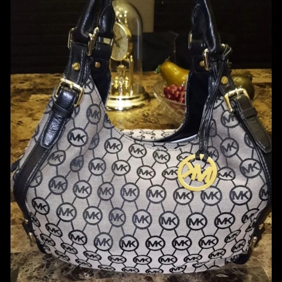 Michael Kors Handbags - Bundle michael kors purse and wallet